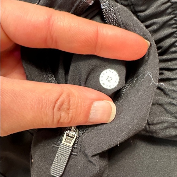 Lululemon Tracker Short V *4" Black - Picture 5 of 6
